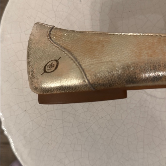 Born Women's Metallic Gold Leather Ballet Flats with Flower Accents Size 8.5 EUC - Picture 10 of 12
